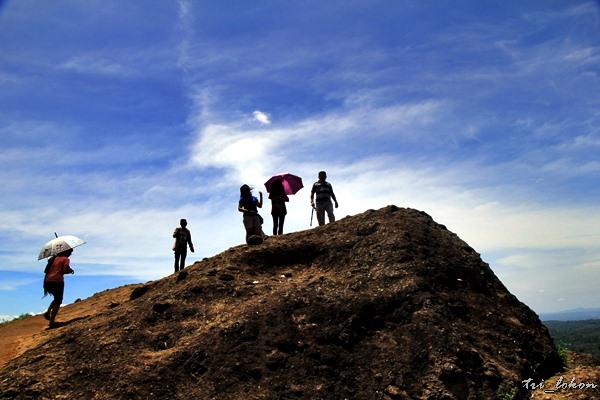 puncak gunung api purba