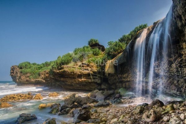 Pantai Jogan Kumplit
