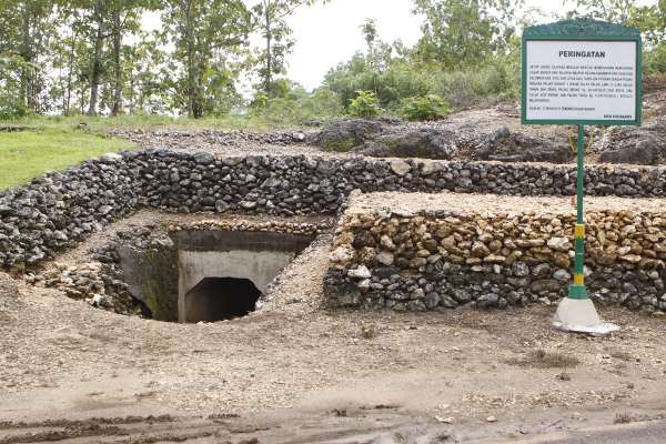 wisata goa jepang adventureWisata Lava Bantal Sleman